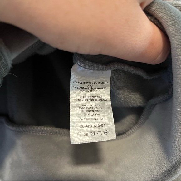 Rose & Vine | Velvet Crop Zip Up Hoodie - Picture 14 of 14